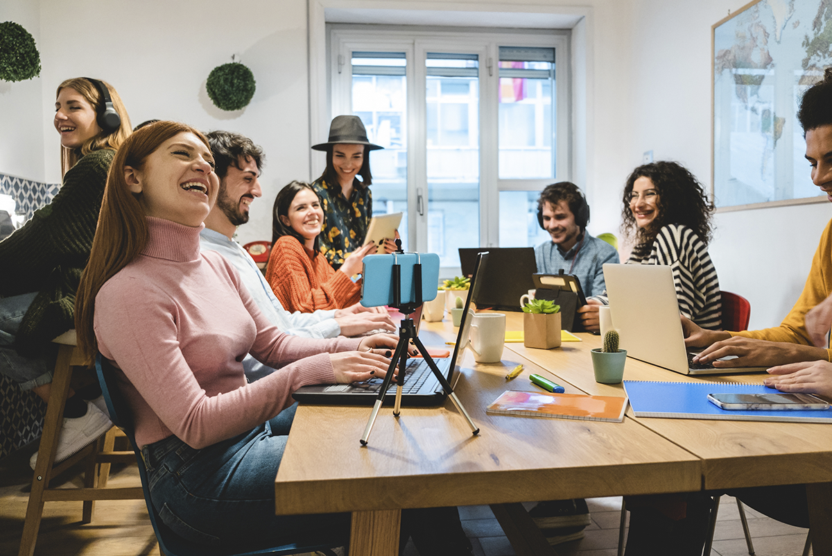 Web-Based-Trainings Unsere Web-Based-Trainings verbinden verschiedenste Medien wie Quizze, Videos sowie kleine und große Lernspiele zu motivierenden Lernerfahrungen.